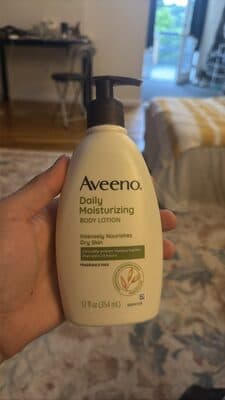 AVEENO DAILY MOISTURIZING LOTION NOURISHES DRY SKIN 354ML