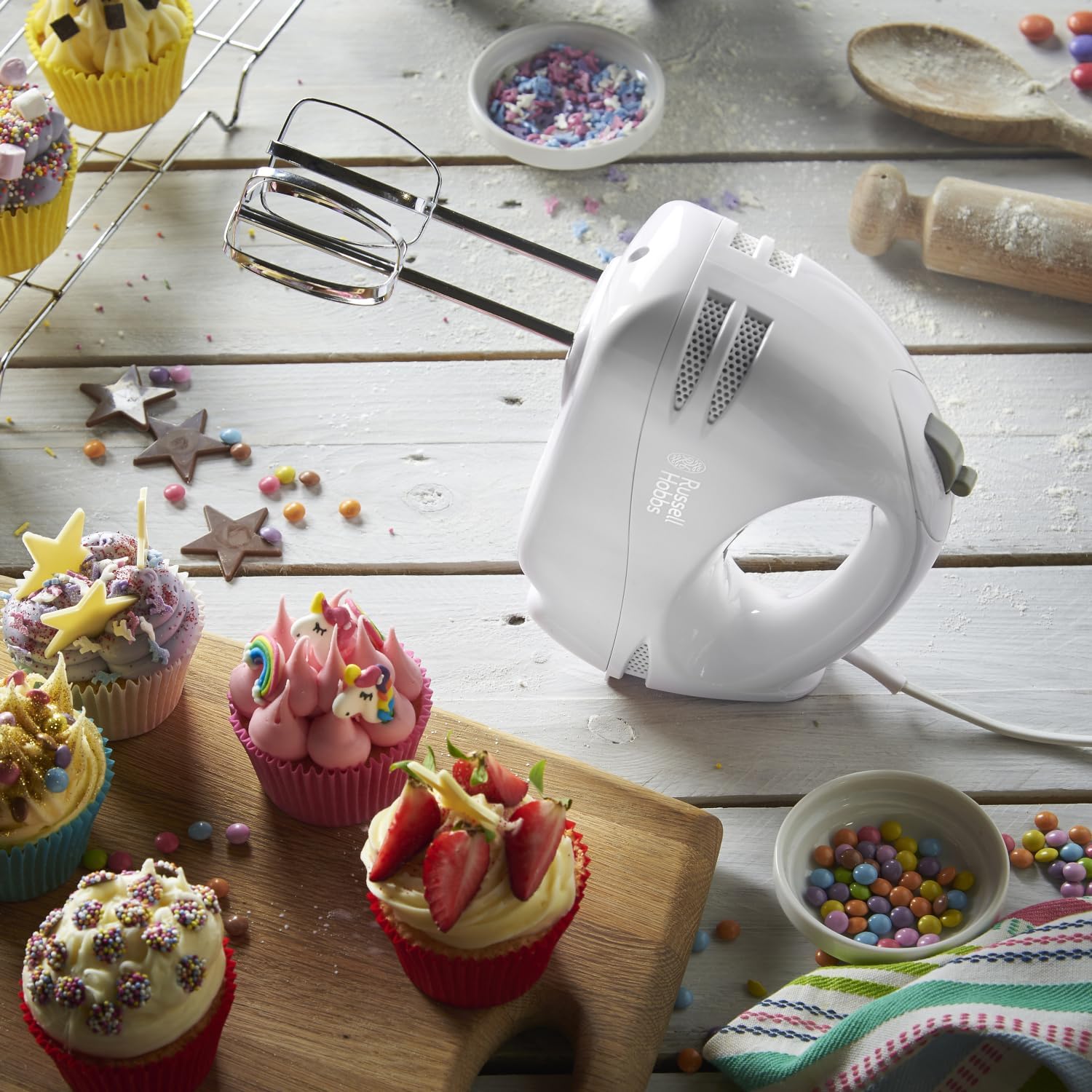 Russell Hobbs white 6 speed hand mixer with beaters and dough hooks