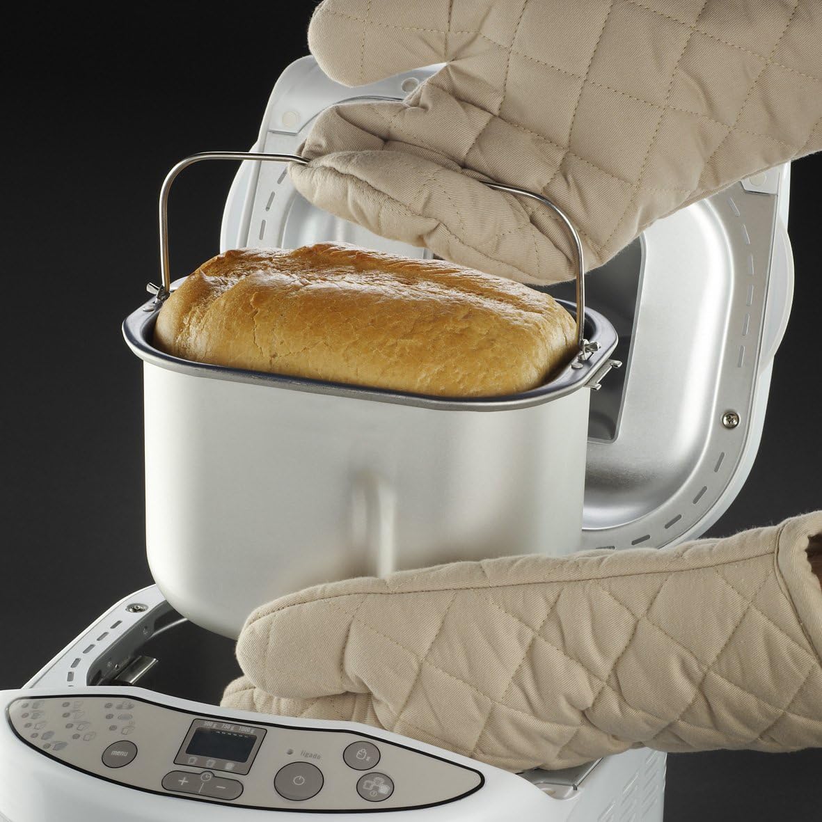 Russell Hobbs classic fast bake breadmaker 18036 with fresh loaf