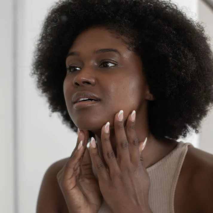 Makari Naturalle Multi-Action Extreme Glow Revitalizing Face Serum SPF 15 applied to skin