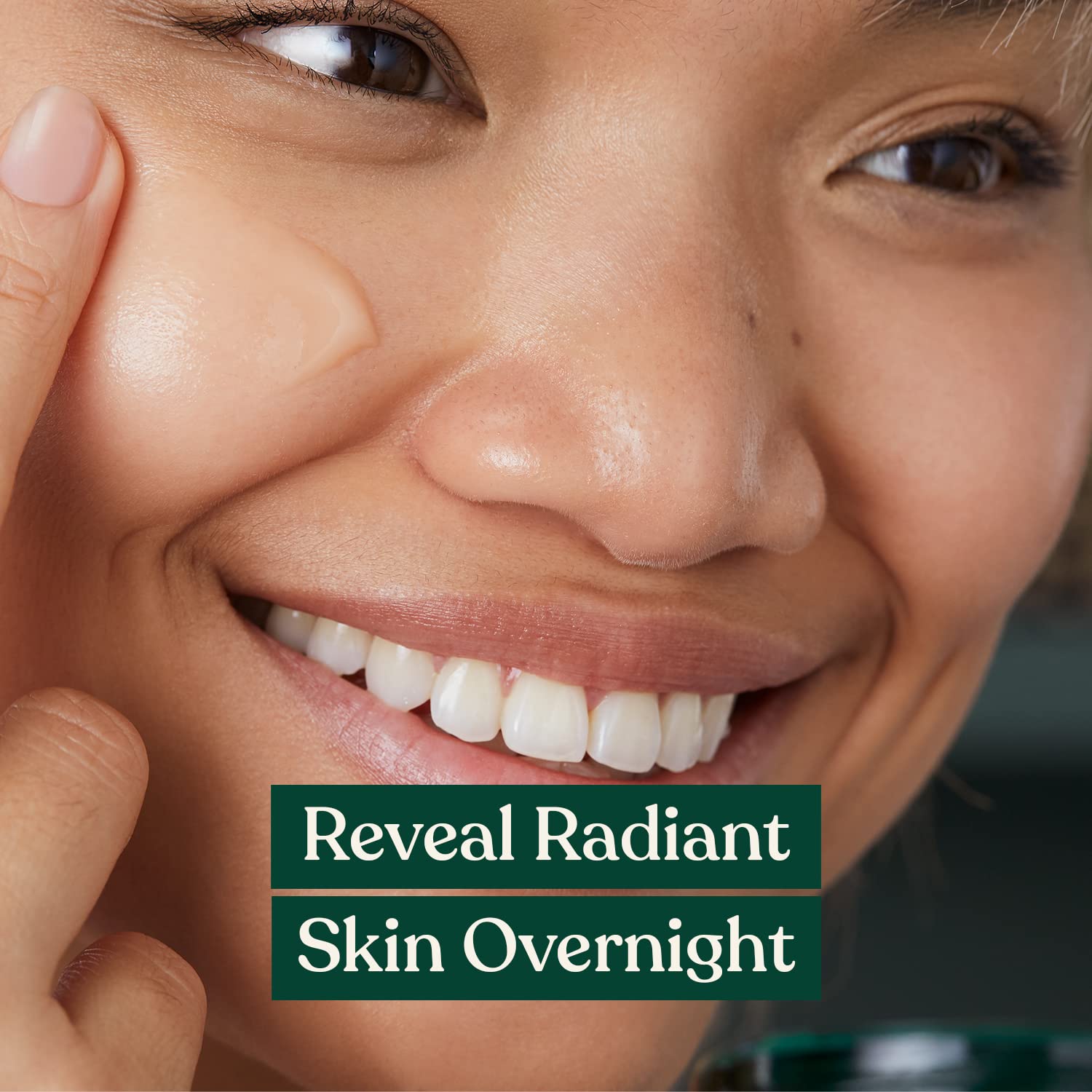The Body Shop Vitamin C Overnight Glow Revealing Mask 100ml skincare product