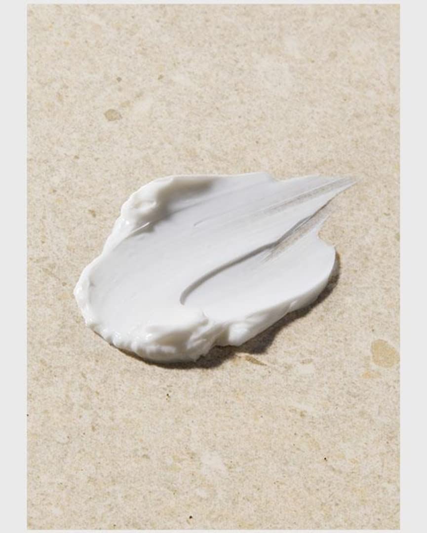 The Body Shop Vitamin E Nourishing Night Cream 50ml white texture swatch