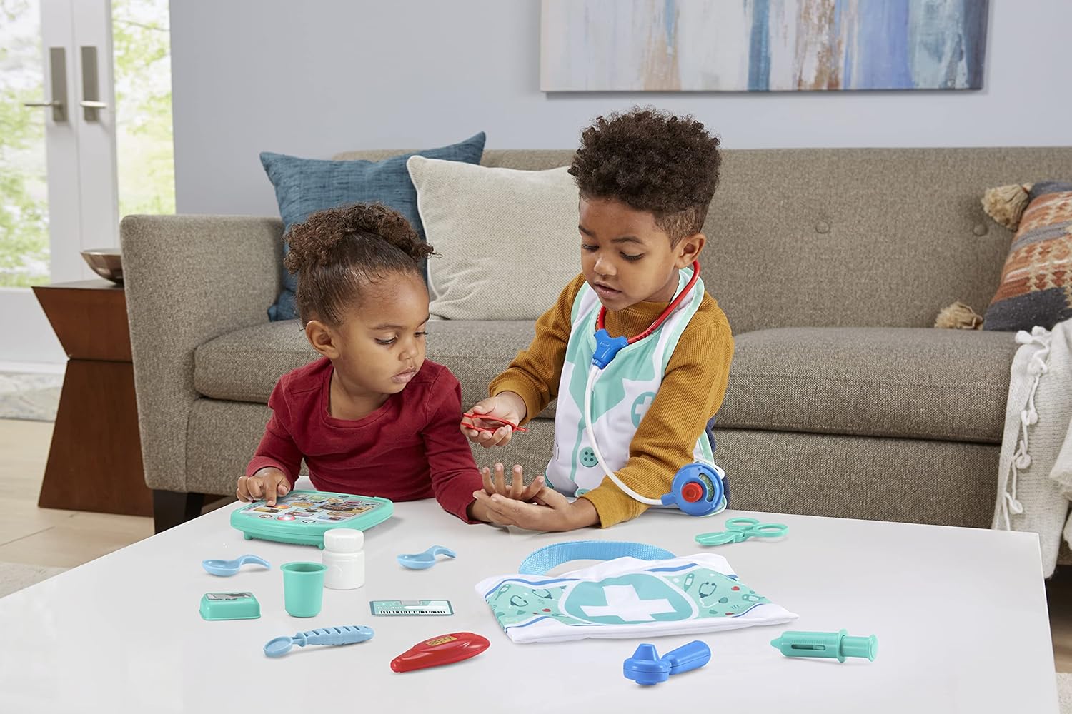 VTech Smart Medical Kit with turquoise accessories and interactive tablet for toddlers