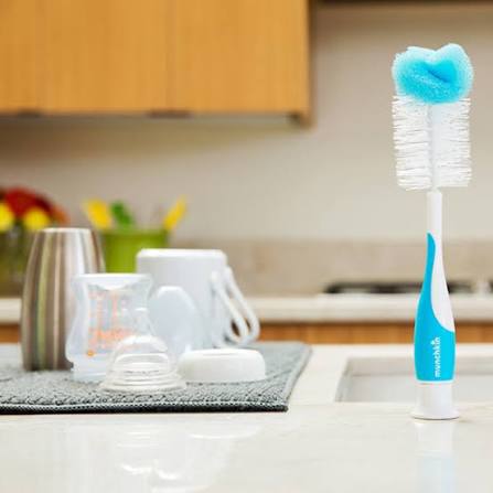Munchkin Sponge bottle brush with turquoise head and white bristles