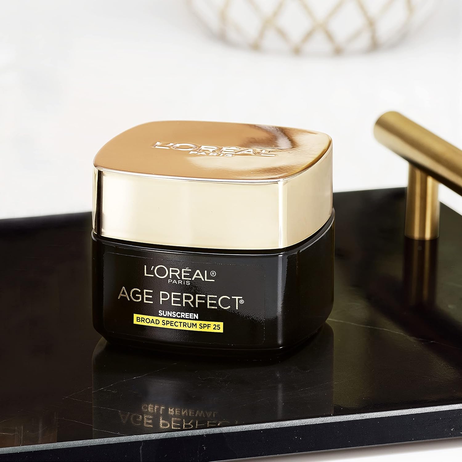 L'Oréal Paris Age Perfect Cell Renewal anti-aging day moisturiser SPF 25 sunscreen jar