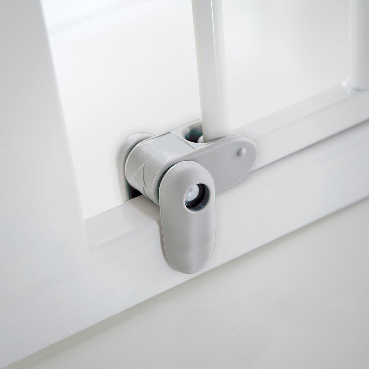 Munckin Lindam Sure Shut white door lock safety gate latch