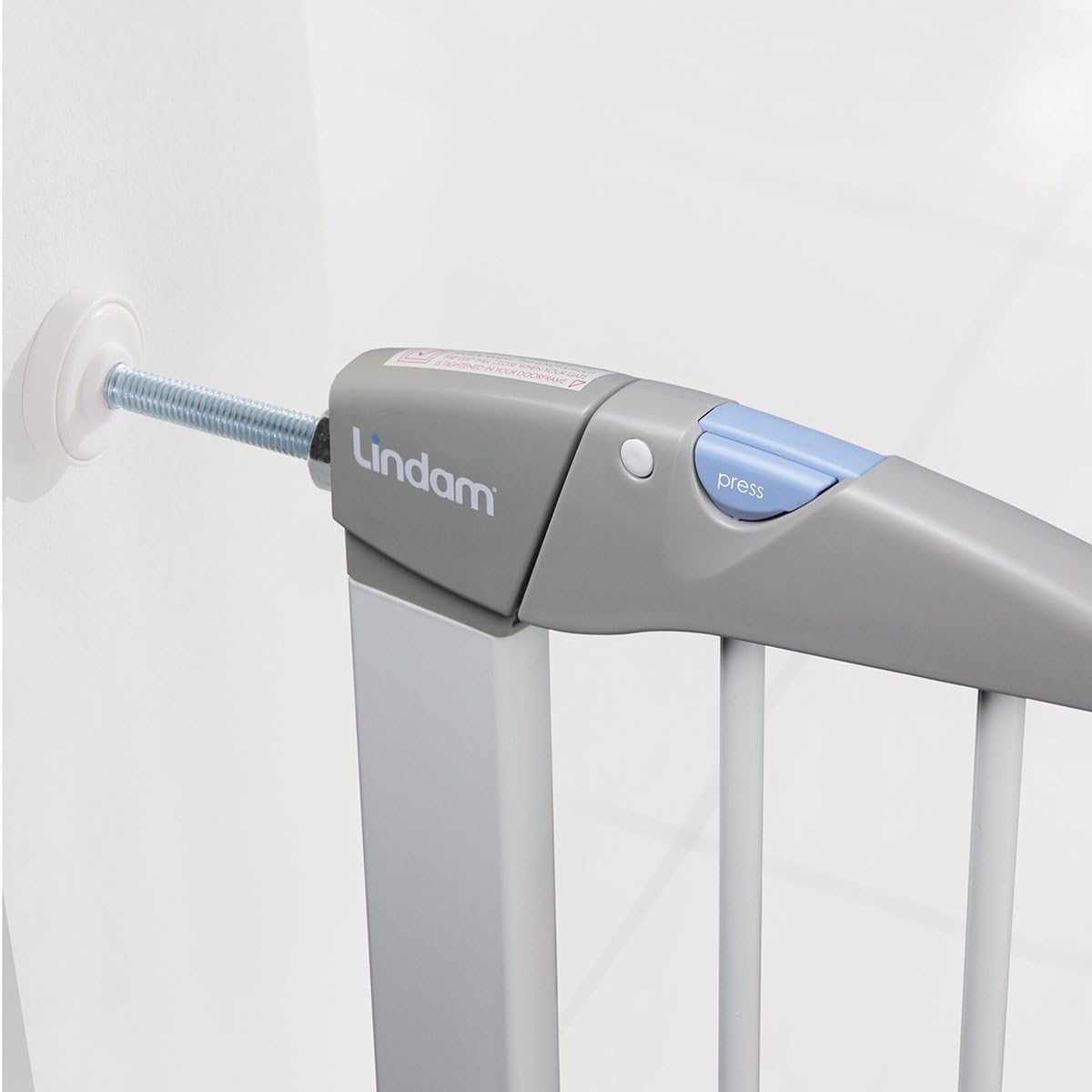 Lindam Sure Shut Porte safety gate with pressure fit mechanism and blue press button