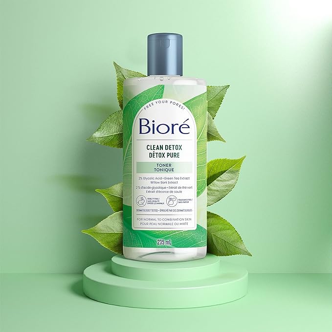 Bioré Clean Detox Toner 235 mL bottle with green leaf design