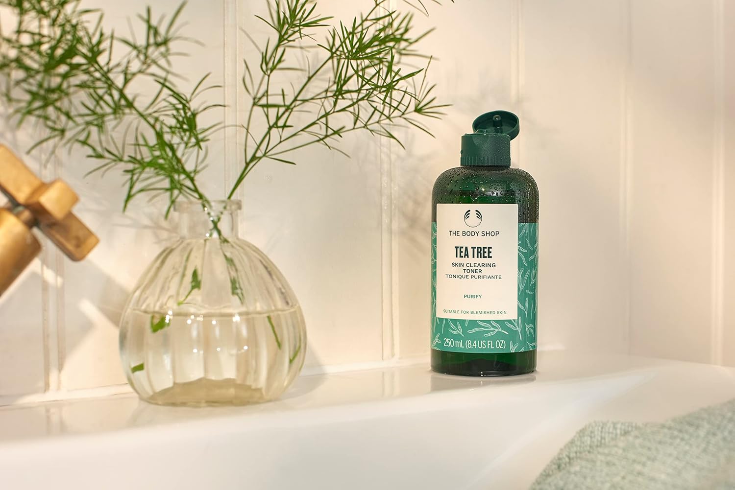 The Body Shop Tea Tree Skin Clearing Toner 250ml green bottle