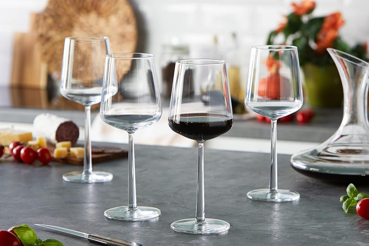 Citta Contemporary wine glass 10 oz clear glass with stem