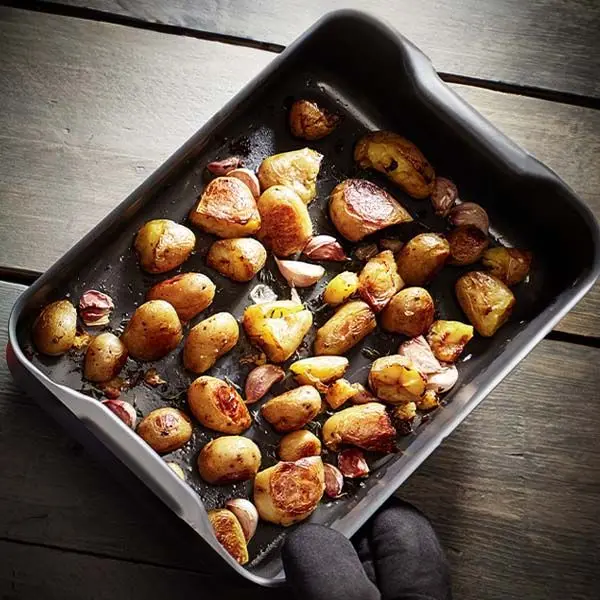 Stellar hard anodised expert roasting tray with roasted potatoes and vegetables