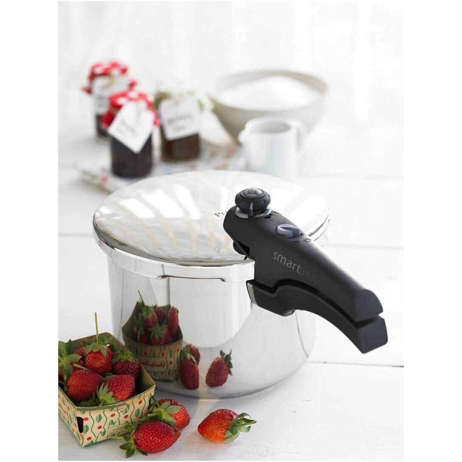 Prestige Smart Plus 6-litre pressure cooker with black handle and silver body