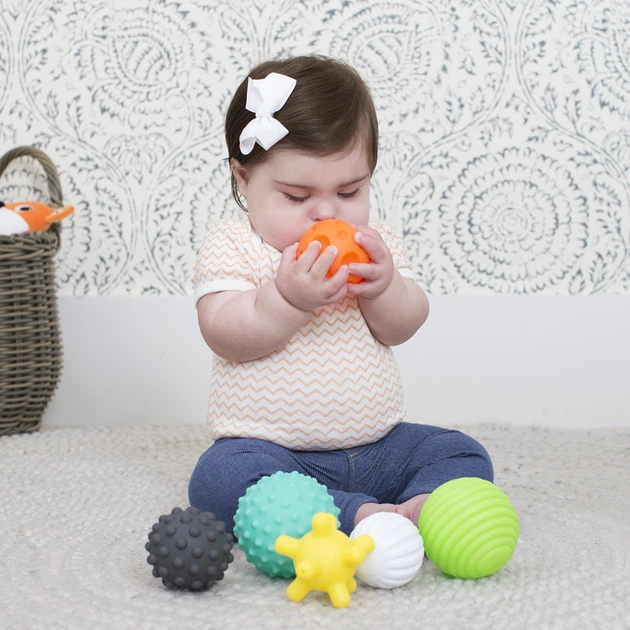 Infantino Textured Multi Ball Set with black sensory balls for babies