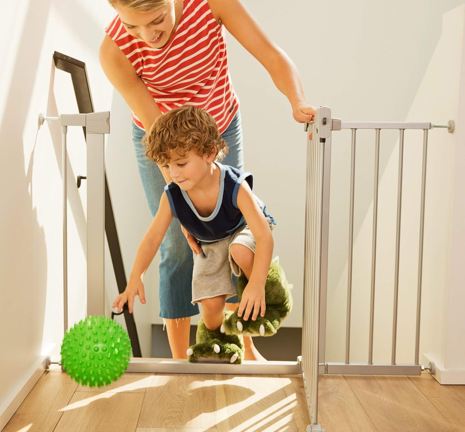 Munchkin Lindam 7cm Universal Gate Extension in White — photo 4