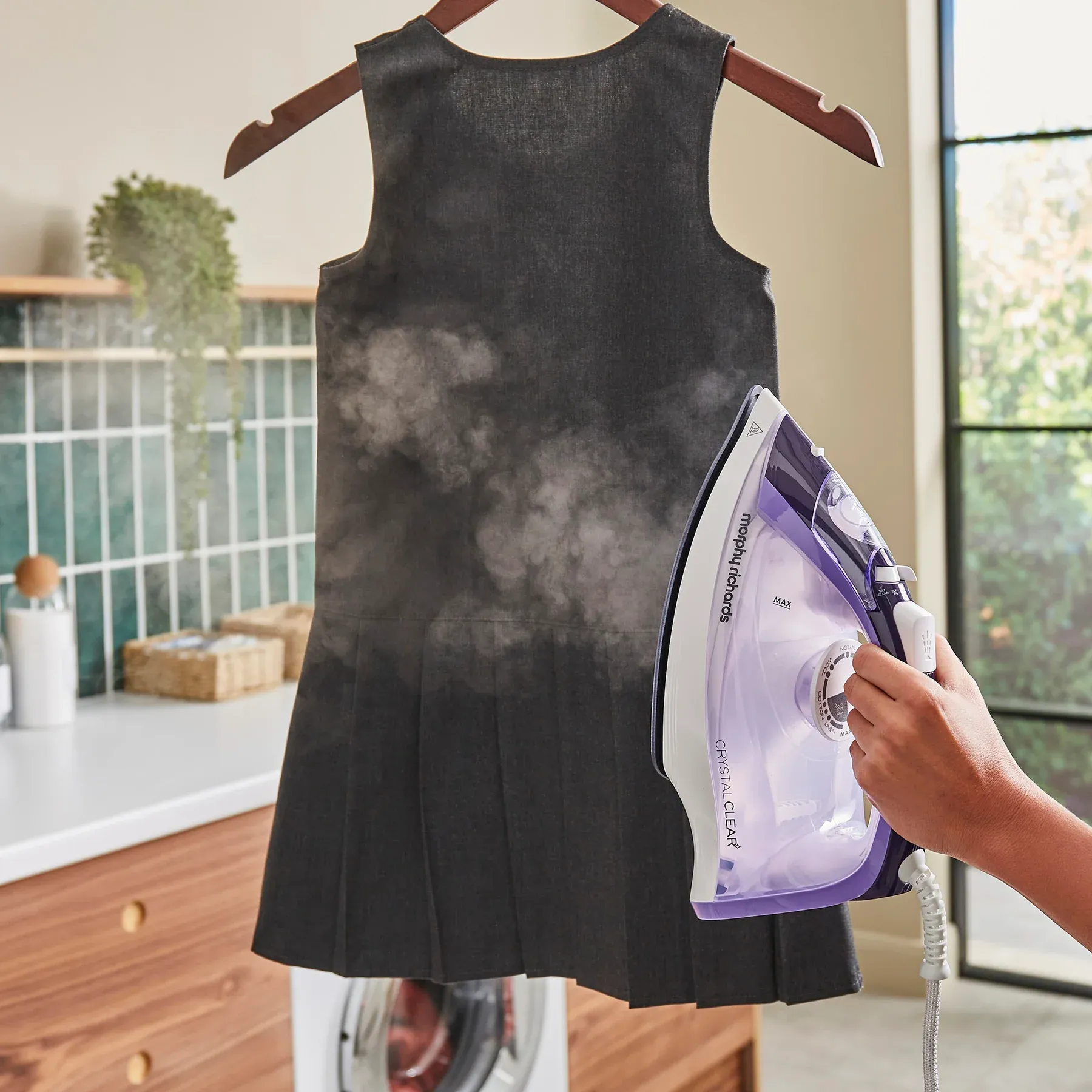 Morphy Richards Steam Iron - 300301 - With Crystal Clear Water Tank, Amethyst — photo 5