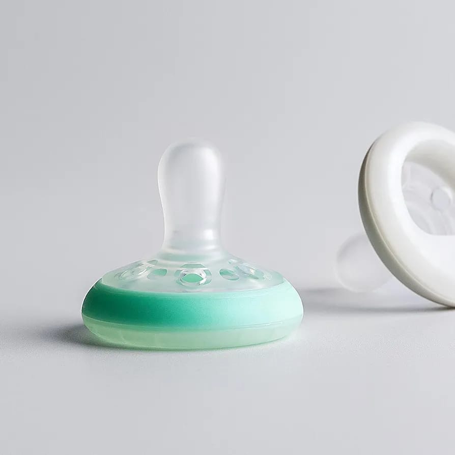 Tommee Tippee Breastlike Soother Night Glow In The Dark 2 Pack 0-6m — photo 4